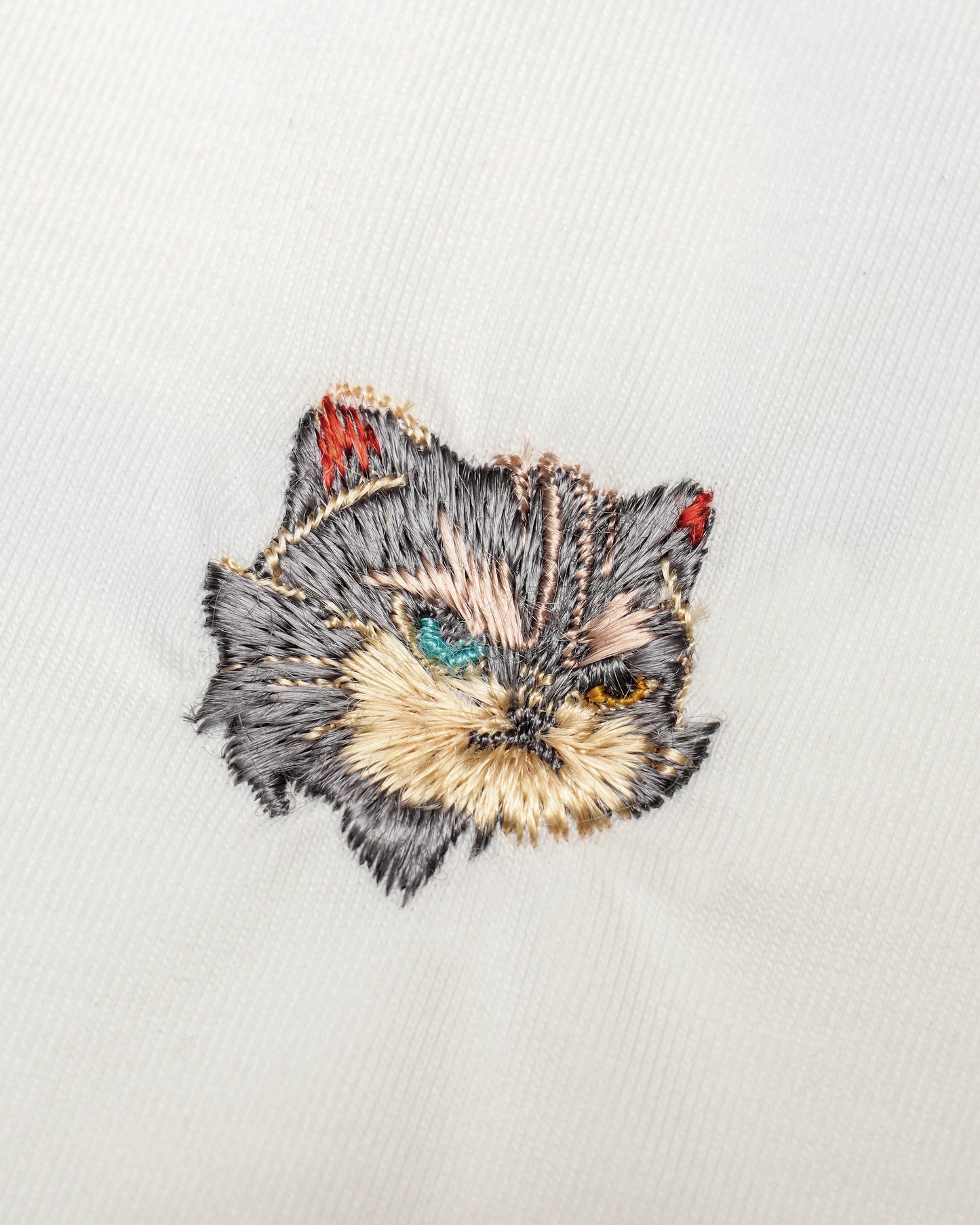ELON MEOW PLEATED SLEEVES EASY FIT T-SHIRT