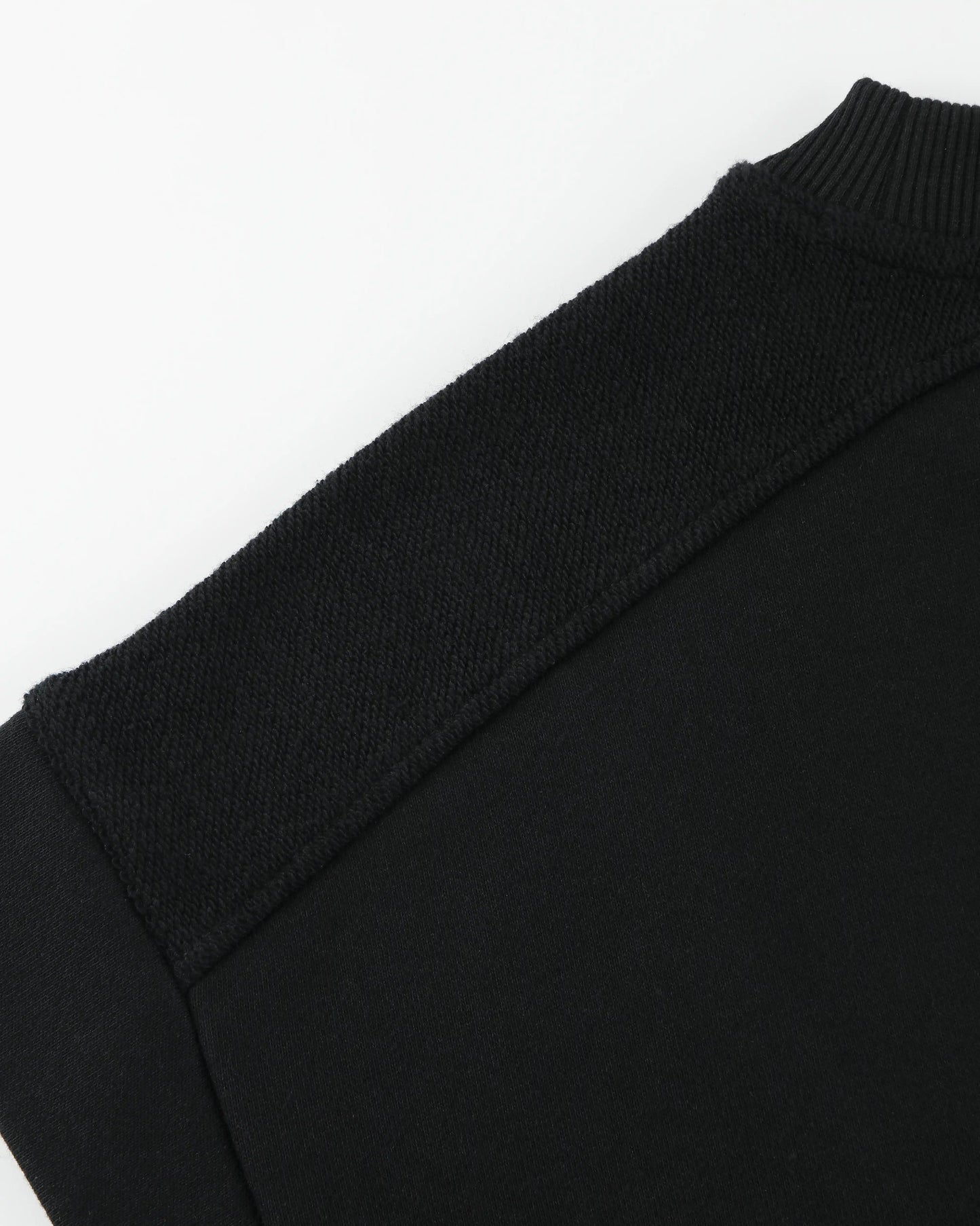 EMB LOGO SLEEVELESS PRINCESS LINE ROUND-HEM EASY FIT CROPPED TOP