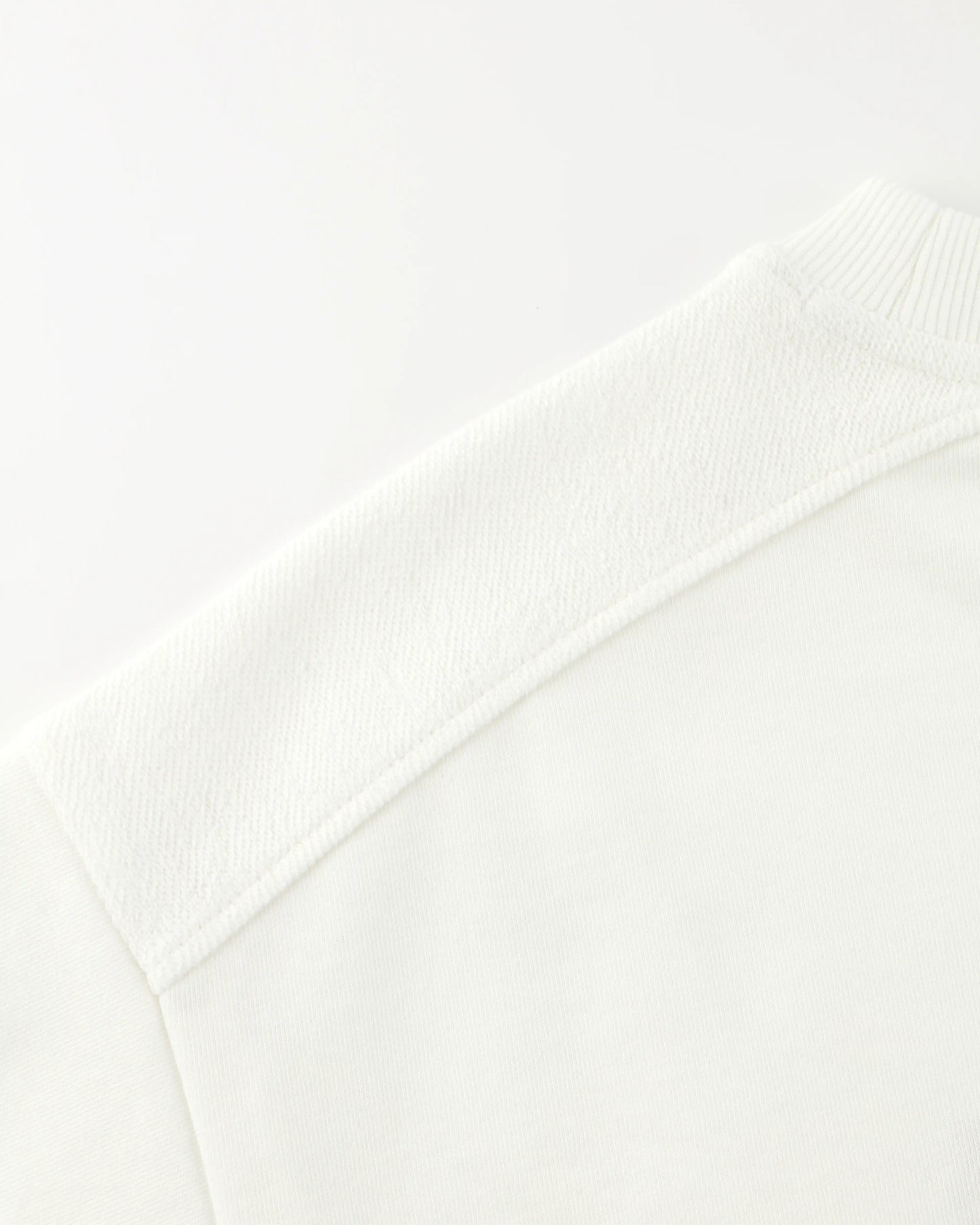 EMB LOGO SLEEVELESS PRINCESS LINE ROUND-HEM EASY FIT CROPPED TOP
